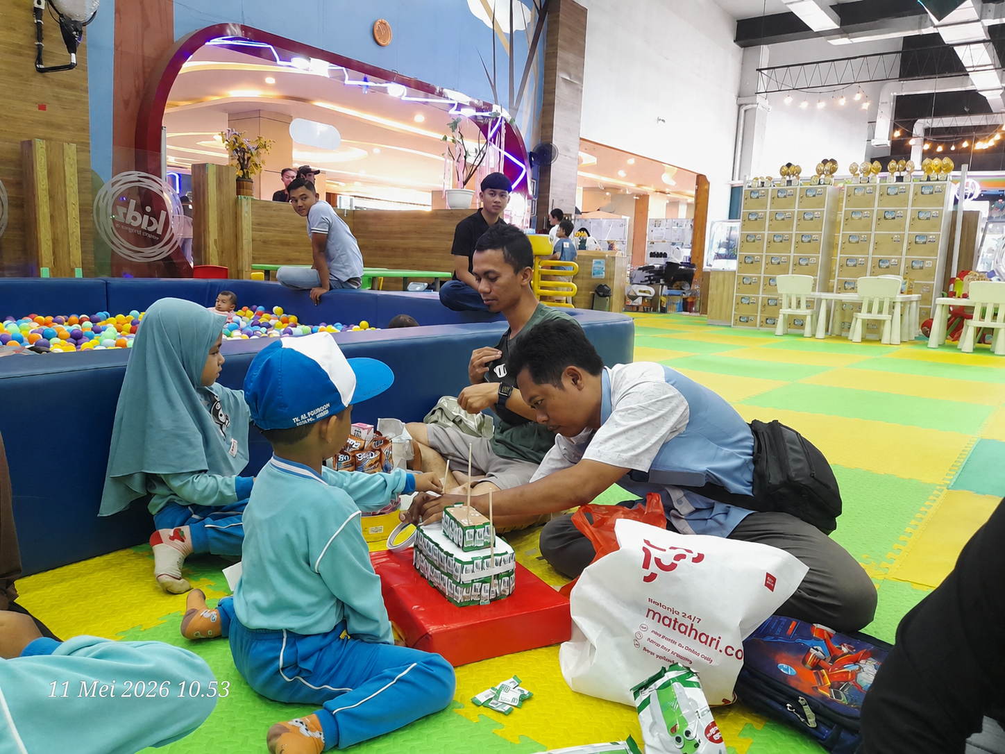 Serunya Market Day: Kolaborasi Kreatif Ibu dan Anak Kelompok A Unggulan TK Ar-Roudhoh di Roxy Kidz Zone
