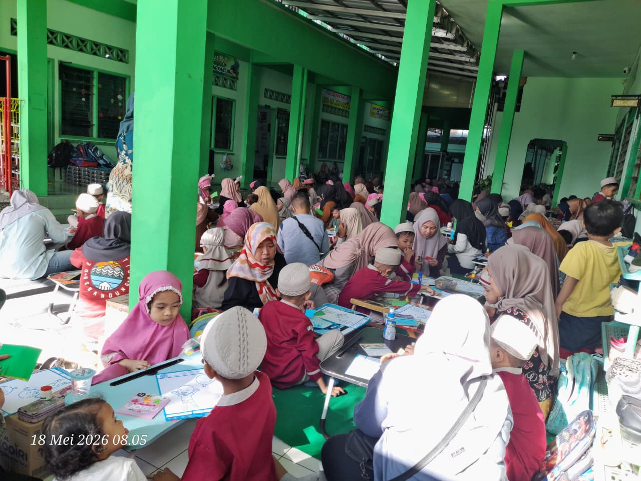 Semarak Hari Anak Nasional dan Memeriahkan Ulang Tahun IGTKI ke-76: Kompaknya Ibu dan Anak TK Ar Roudhoh dalam Lomba Kolase Serentak!