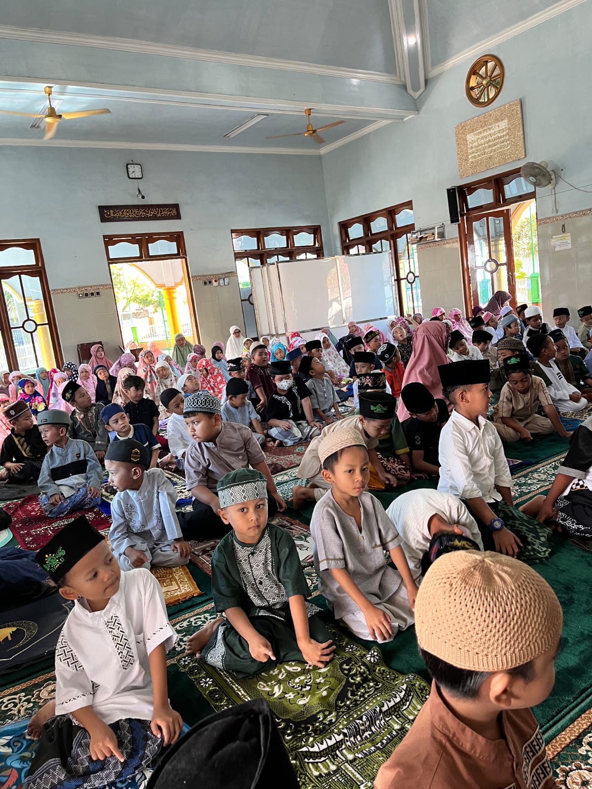 Mengenal Sholat Ied Sejak Dini, TK Ar-Roudhoh Ajak Anak Praktik Ibadah di Masjid