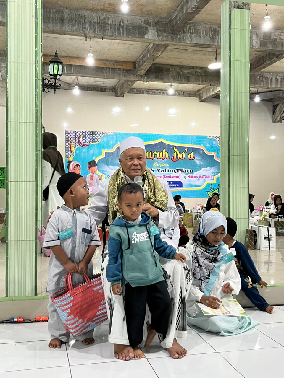 Muharram Penuh Berkah: Yayasan Ar-Roudhoh Gelar Gemuruh Doa Bersama Anak Yatim